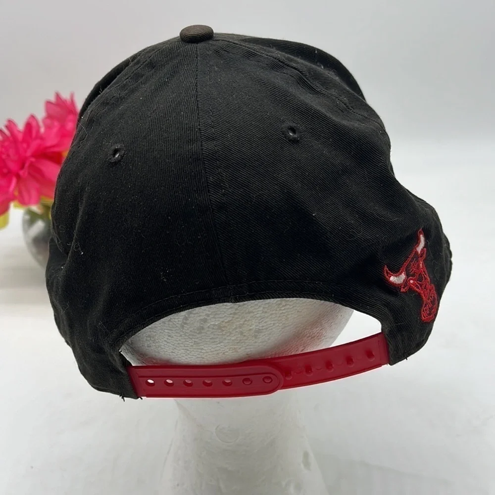 Chicago Bulls Hat 1996 Autographed by John Sally Vintage HT3288B